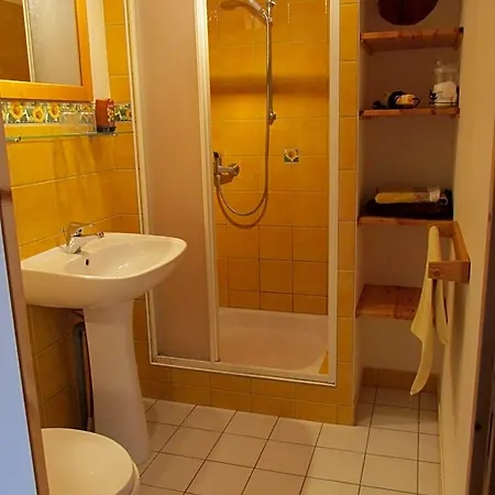 Bed and Breakfast La Vache Sur Le Toit Montagny (Loire)